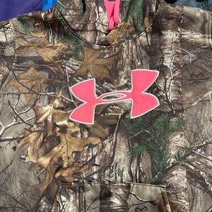 Womans Under Armour Sweatshirt